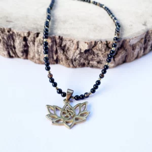 Collier Agate Noire Lotus